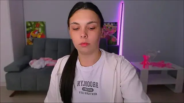 queenofthesense_ on StripChat