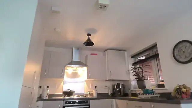 QuenMonicaUK on StripChat