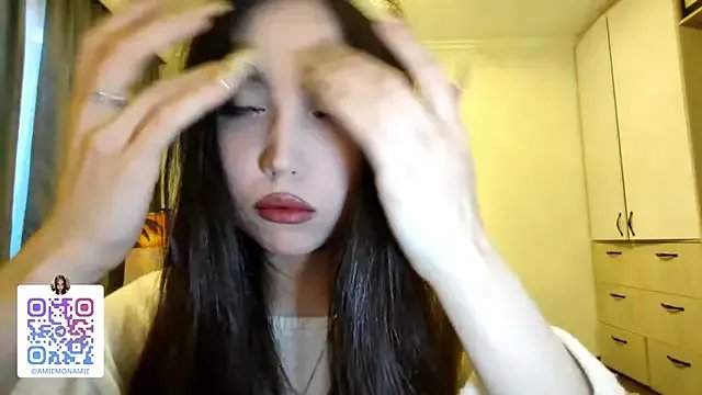 Qwami_Amie on StripChat