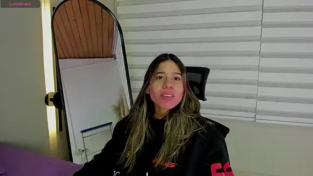 Rachell_criss on StripChat