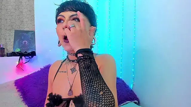 Rainnbow_ on StripChat