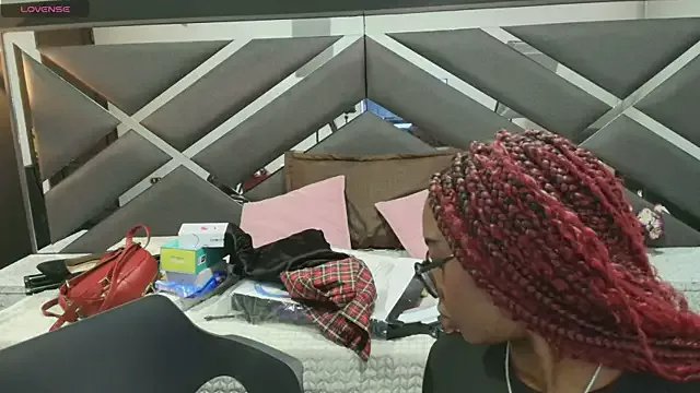 Raquel_jones on StripChat