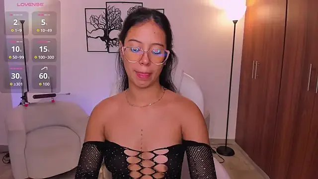 raven_stonee on StripChat