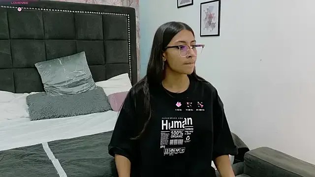 RavenGloomy on StripChat