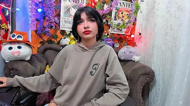 ravenn_20 on StripChat