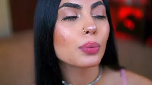 RavennaDArcy on StripChat