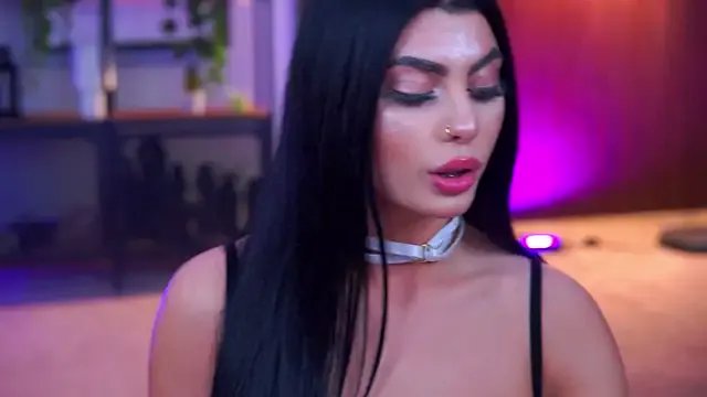 RavennaDArcy on StripChat