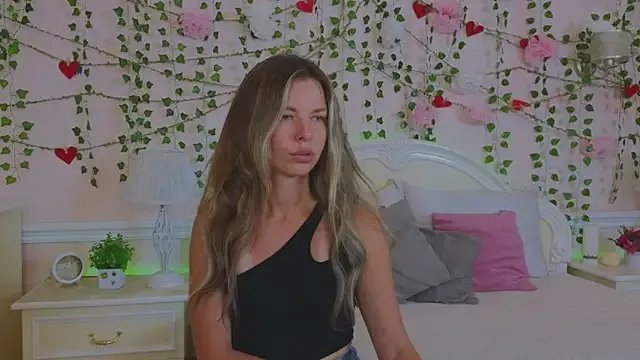 Real_Tini on StripChat