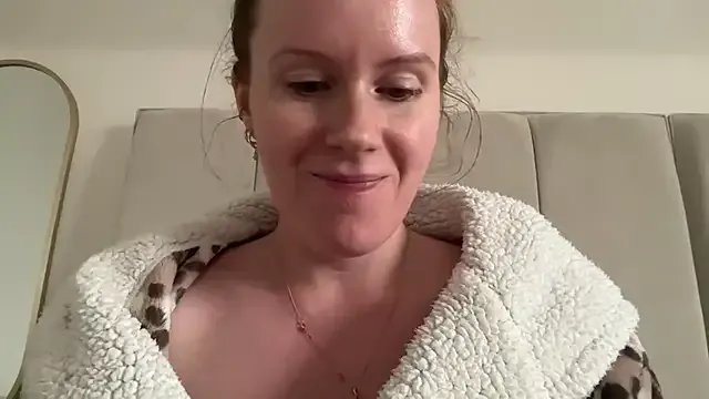 redheadrosie69 on StripChat