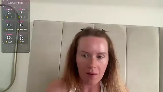 redheadrosie69 on StripChat