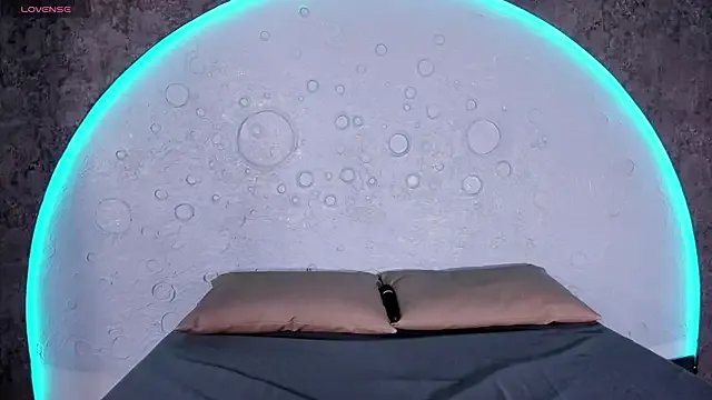 ReinaChloe on StripChat