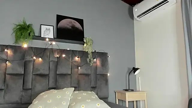 RiriiBrunette__ on StripChat