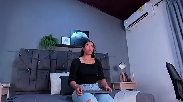 RiriiBrunette__ on StripChat