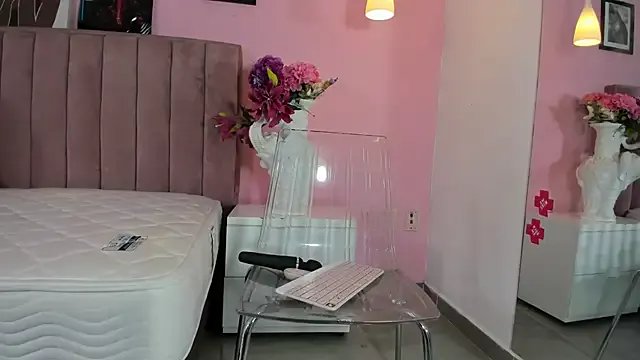 RolyLoren on StripChat