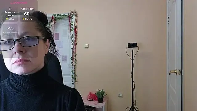 Ronda_Roni on StripChat