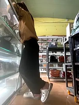 Rosa_998 on StripChat