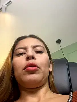 ROSE__15 on StripChat