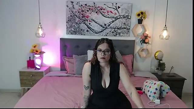 Rose_Thompson1 on StripChat