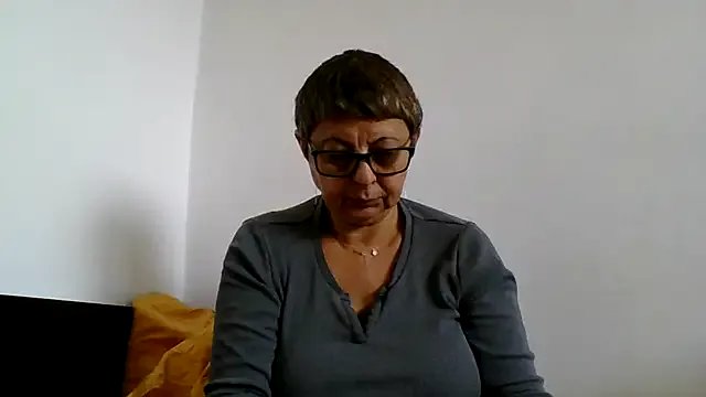 Freechat roseblak42 on StripChat