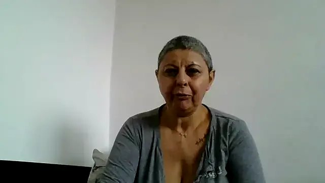 Freechat roseblak42 on StripChat