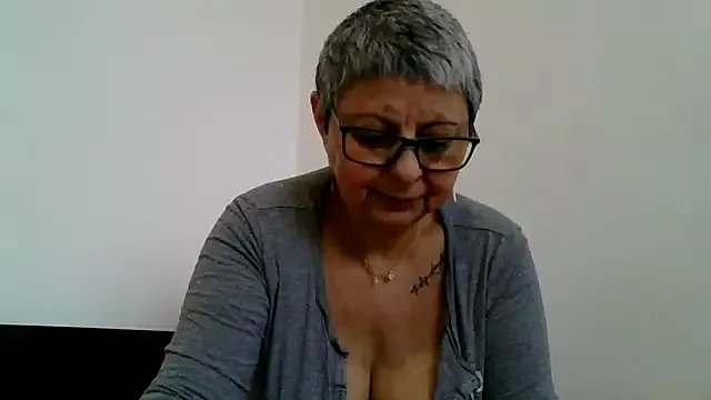 Freechat roseblak42 on StripChat