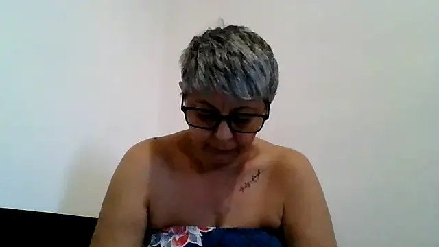 Freechat roseblak42 on StripChat