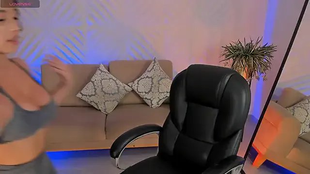 RoseFerrera on StripChat