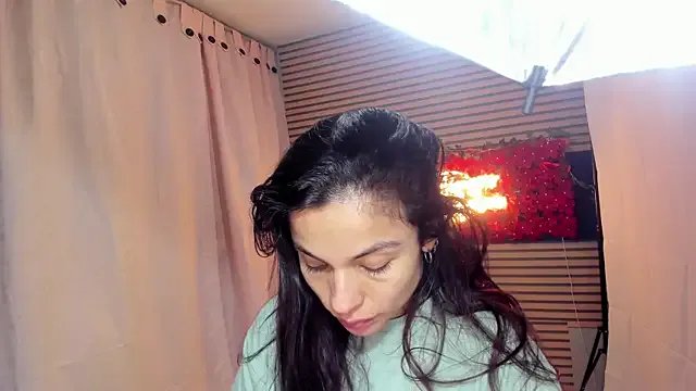 rosse_2504 on StripChat