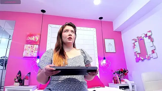 Freechat rousse_millers on StripChat