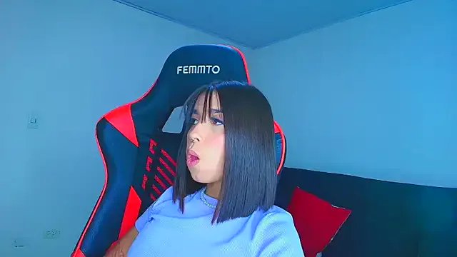 Rousse_violett on StripChat