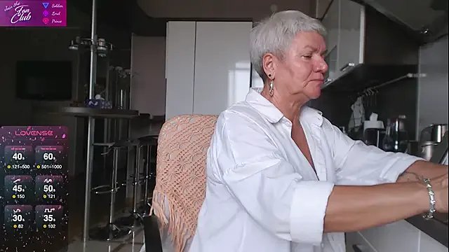 roxana_brooks on StripChat