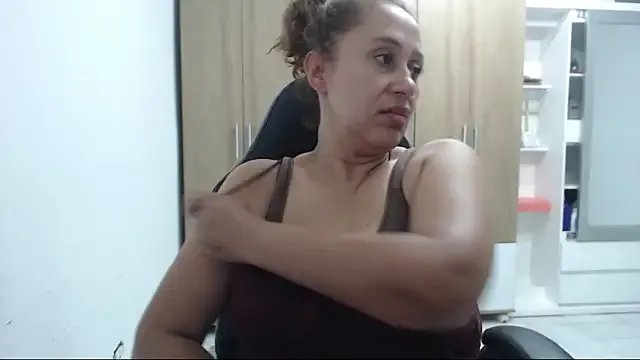 Freechat RoxanaLove9 on StripChat