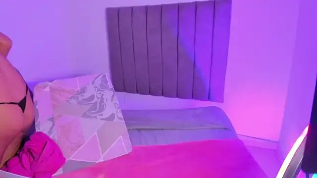 Freechat Roxanedewalle on StripChat