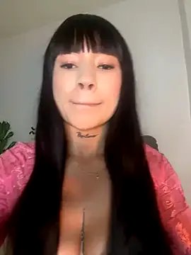 Roxanne_08 on StripChat