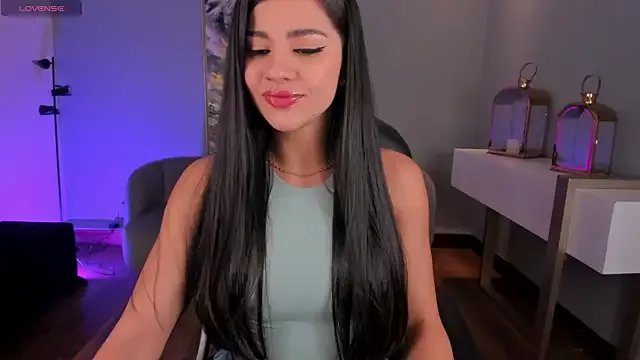 RoxanneHill_ on StripChat