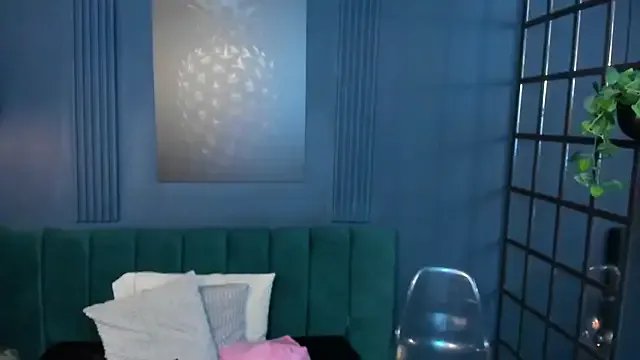 roxy_hell on StripChat