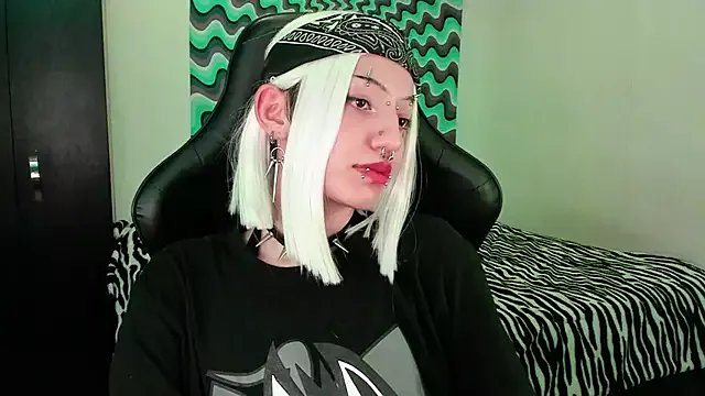 roxy_toxic on StripChat