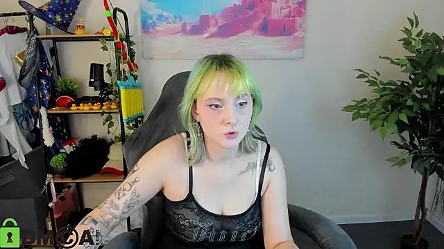 Roziett_Belle — boobs close to cam