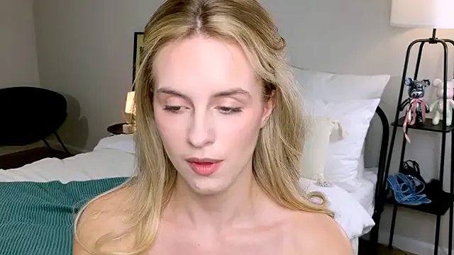 RozzitaBedberry on StripChat