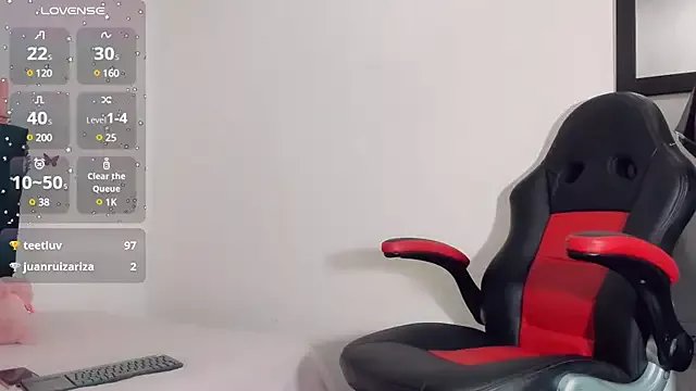 Rubi_30 on StripChat