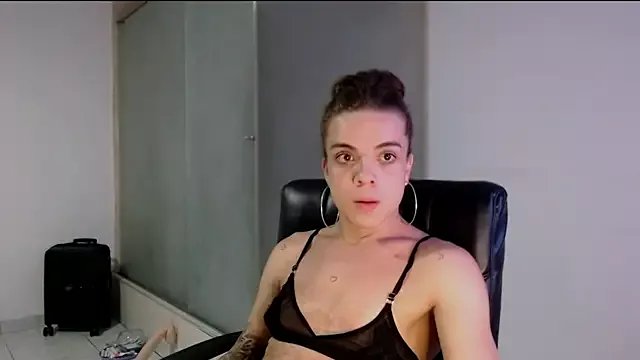 saara_johnson496 on StripChat