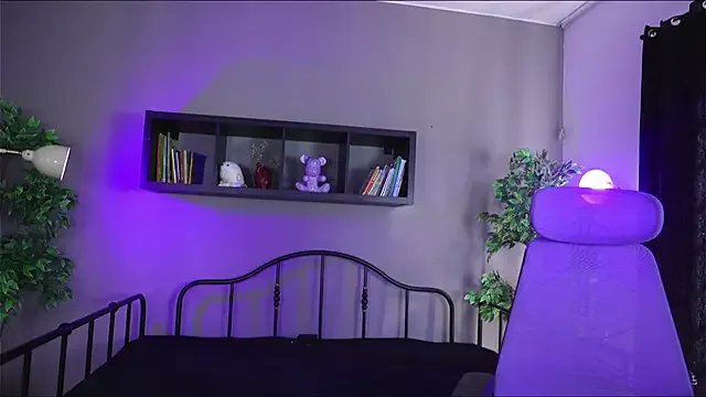 Sabrina_bloom on StripChat