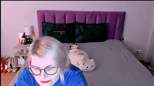 sabrinamacmarren on StripChat