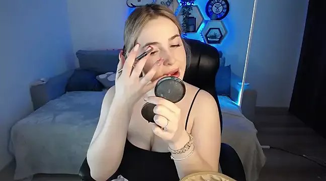 Freechat SabrinViolet on StripChat