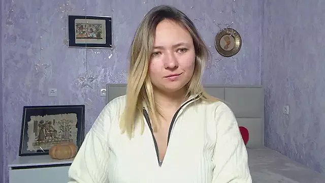 SallyVerda on StripChat