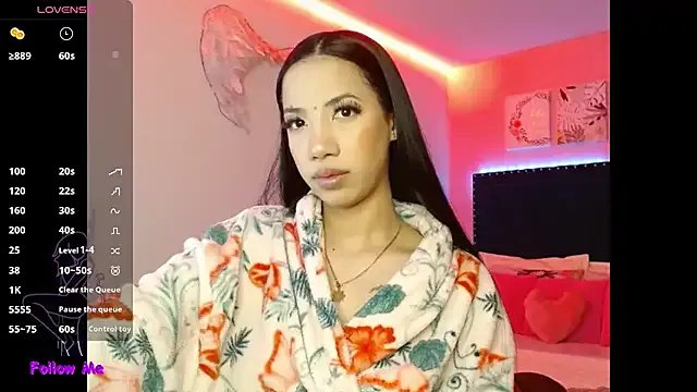 SallyWhitee on StripChat