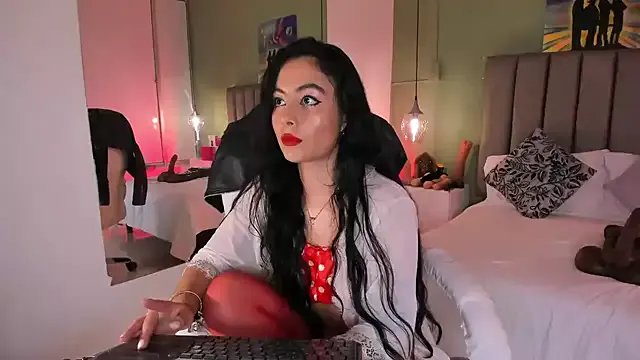 Samaanthaa_ on StripChat