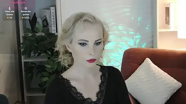 Sandra_Kind on StripChat