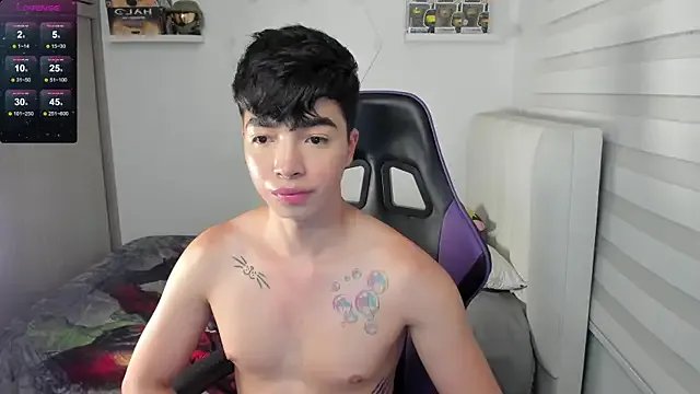 santy7v7 on StripChat