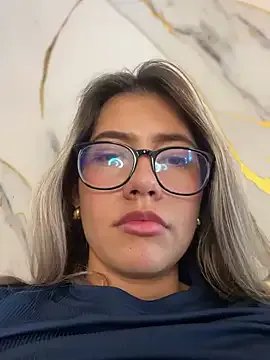 sara_calderon on StripChat